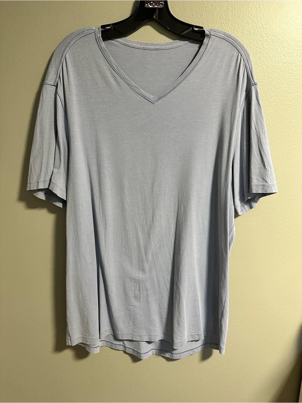 Lululemon Men’s Fundamental Light Blue V-Neck Shirt Size Large